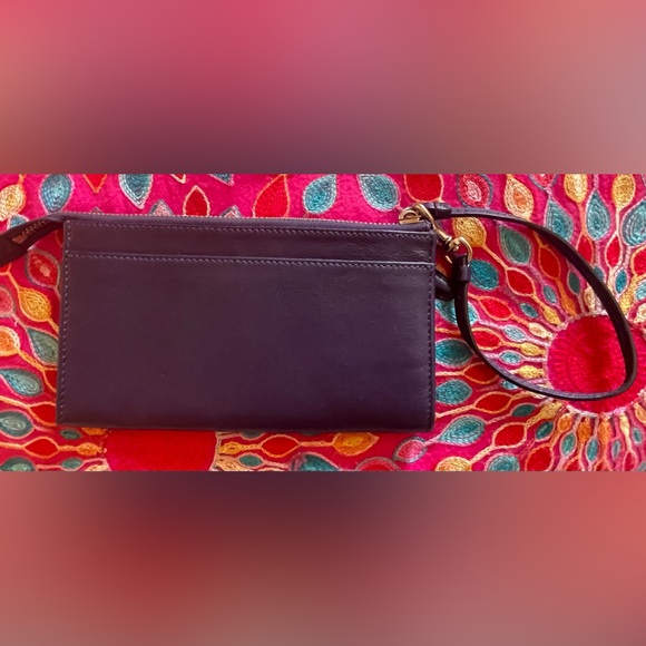 Beautiful Coach purple leather wristlet. EUC. Approximately 7 x 4“. - Picture 2 of 9